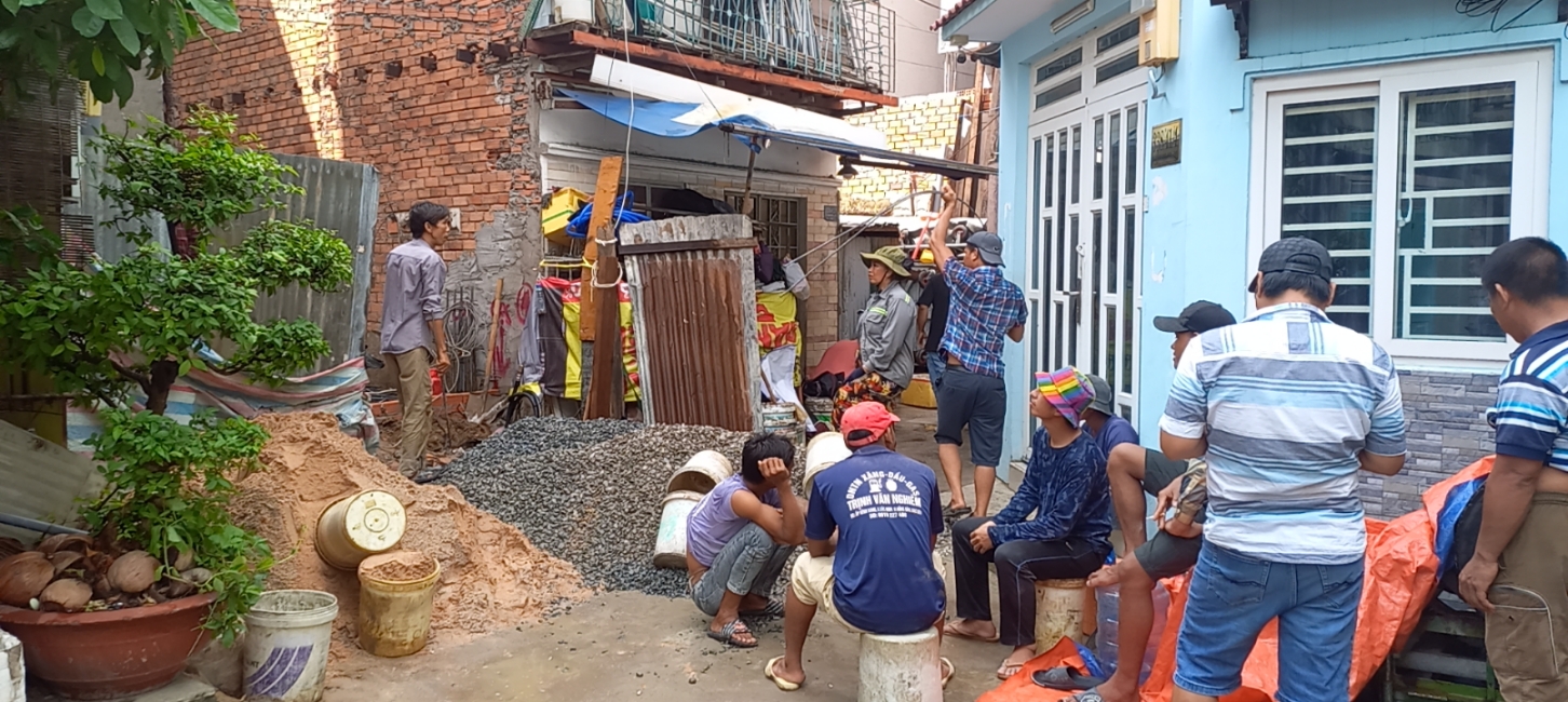 Đổ bê tông móng